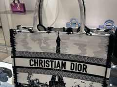 -乐蓬马歇百货公司(Rive Gauche)