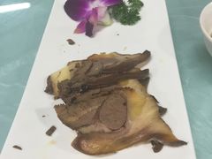 -红栌温泉山庄生态美食餐厅