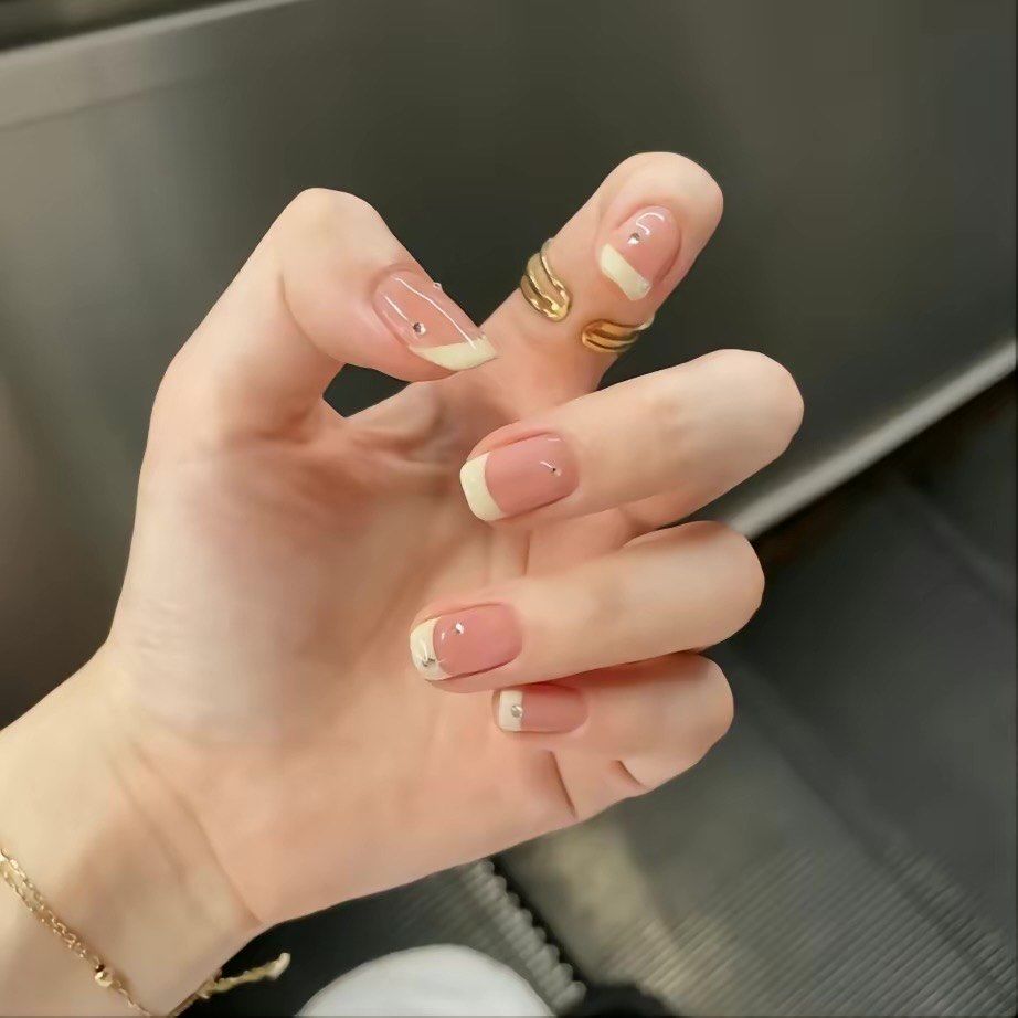 清新裸色系美甲好心情