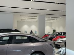 -小鹏汽车上海吴中路销售服务中心