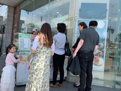 外面排队买饼-长发西饼(临顿路店)