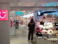 -名创优品(北京新中关购物中心地铁层店)