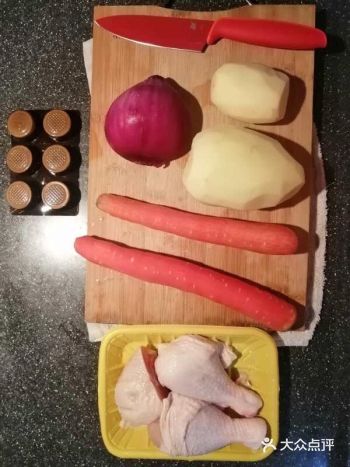来个咖喱鸡肉，好吃的晚饭就达成了  主料 胡萝卜