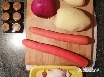 来个咖喱鸡肉，好吃的晚饭就达成了  主料 胡萝卜