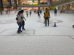 -冰堡国际溜冰场(观澜湖新城MHMALL店)