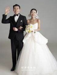 -纪梵希旅拍婚纱摄影(大连总店)