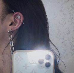 -AI艾耳·专业手工耳洞·穿孔美学馆