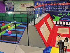 -满江春羽毛球馆