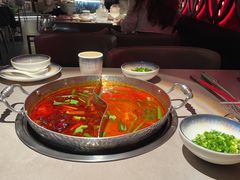 -伴山牛贵州黄牛肉火锅·苗疆非遗艺术餐厅(上海首店)
