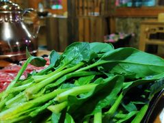 -果松木炭酸菜铜火锅·外婆参鸡汤