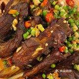 鲁哥饭店富兴店在繁华的商业mall复刻出当年三角花园文运街巷