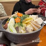 这家日料店真是小而精致，氛围温馨。食材新鲜