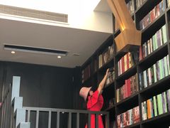 -钟书阁(松江泰晤士小镇店)