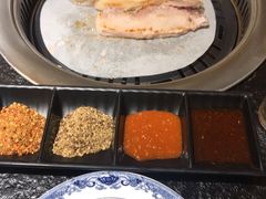 烤厚切黑香猪五花肉-烤路里·韩国品质自助烤肉(石路天虹4号店)
