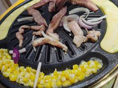 -山野的朋友露营炭火烤肉