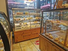 面包甜点陈列柜-BROAD面包路·欧式面包(龙湖时代C馆店)