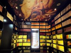 -钟书阁(松江泰晤士小镇店)