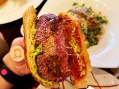 招牌汉堡-db Bistro & Oyster Bar by Daniel Boulud(滨海湾金沙店)