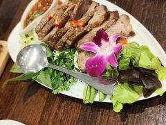 -Chom Cafe and Restaurant