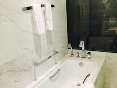 -上海滴水湖皇冠假日酒店