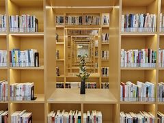 -漕河泾街道图书馆(漕河泾社区文化活动中心店)