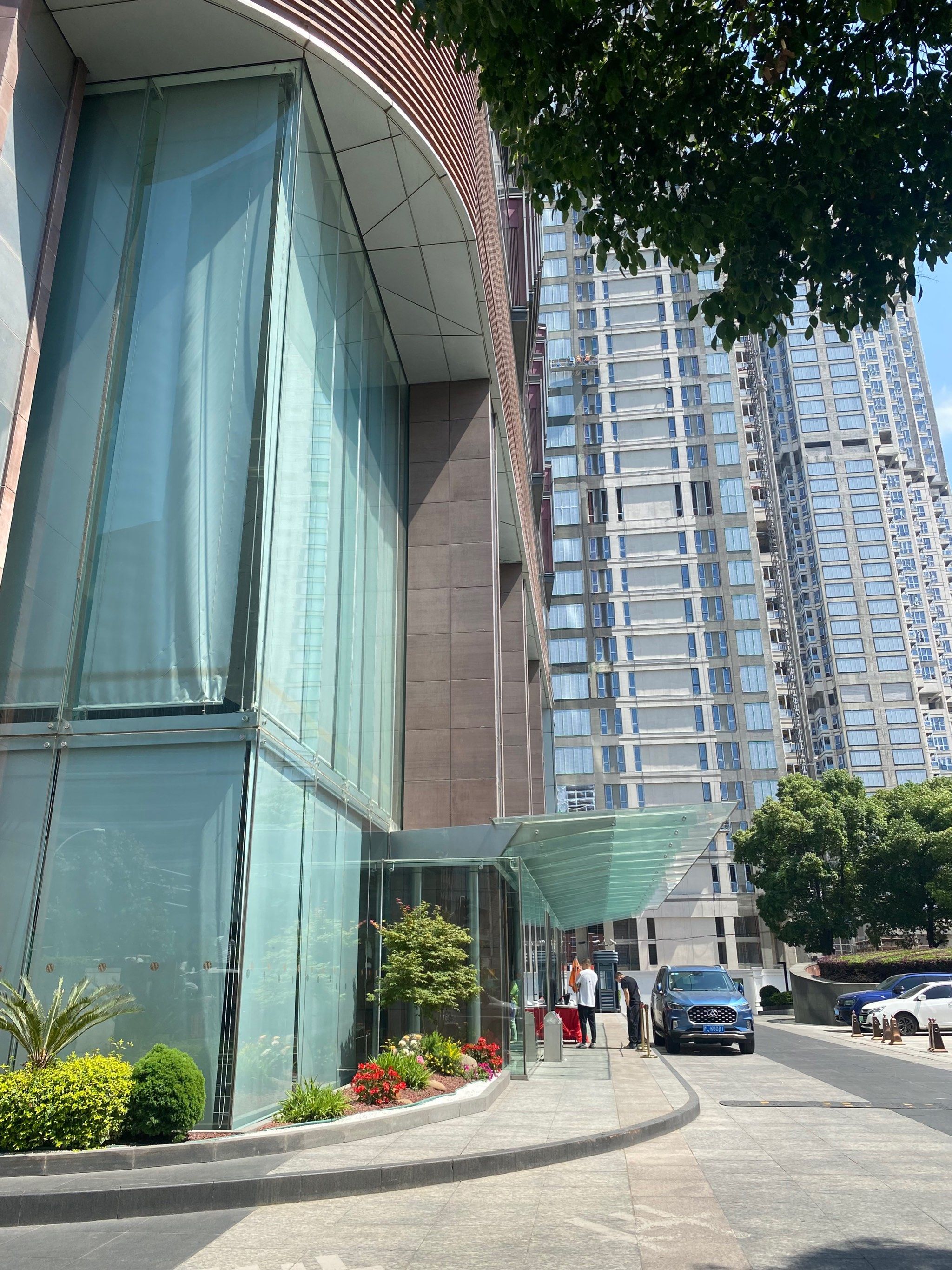 陪娃考级……
中信广场商务楼的门其实在海宁路进去快,四川北路进去