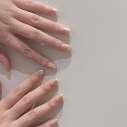 -花岐款式专研健康美甲沙龙