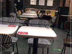 等位区-麦当劳(健德桥得来速店)
