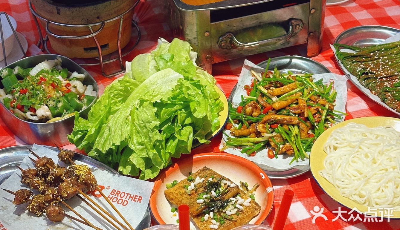 阳朔西街超地道的螺蛳鸭脚煲！！ 