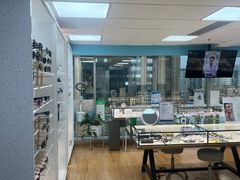 -优视觉视光中心•青少年近视防控(新世界中心写字楼店)