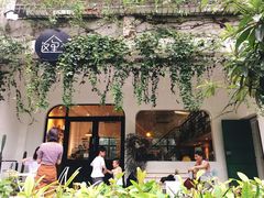 -彳亍咖啡·这里(水湾路店)