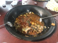 -粘豆包柴火铁锅炖