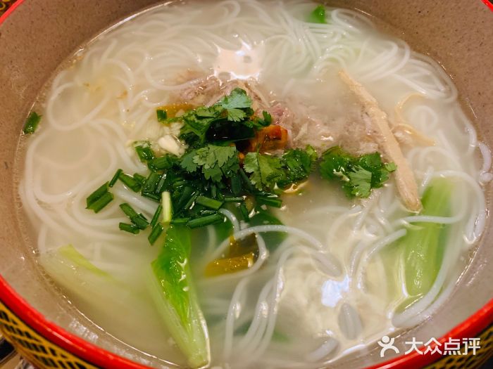阿依云图片