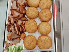 小饼炭烧肉-龙香居海鲜浑锅家常菜·特色驴肉