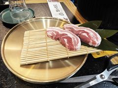 -臻牛烤肉