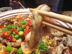 -沪小二炭火蛙锅(淮海中路美食不夜城店)