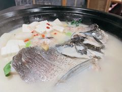 农夫山泉炖的鱼头（红烧）-7017浙菜•建德味(中财店)