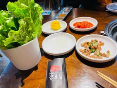 小菜碳生菜无限量-·缸桶屋·韩式牛肋条自助烤肉(西湖D11店)