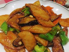 地三鲜-东北哈尔滨酱骨头馆房掌柜铁锅炖