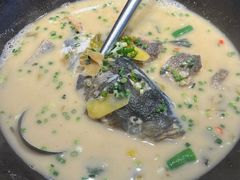 煎香酸菜半边鱼-渔悦潇湘·酸菜煮鱼(岳麓山店)
