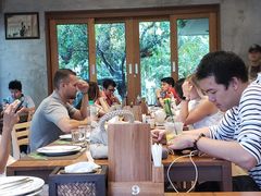 -Chom Cafe and Restaurant