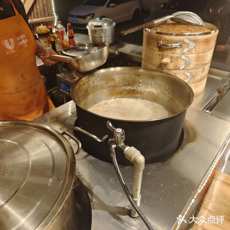 无名蹄花，藏于建设路美食街的巷子里