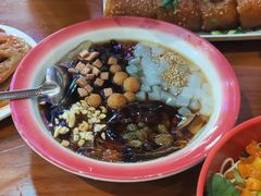 -爆炸头阿姨小四川正宗川味小吃(无任何分店)
