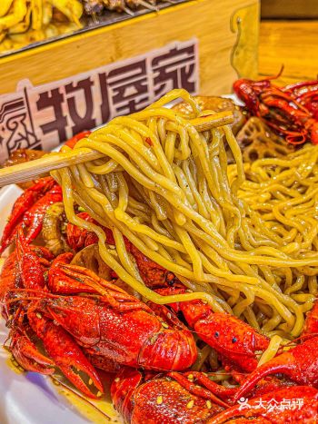 牧屋家串店｜超诱人的小龙虾拌面