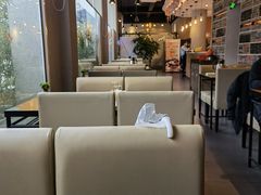靠窗位-莲餐厅·湖北菜·藕汤是头牌(愚园路店)
