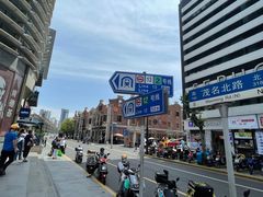 -梅龙镇广场