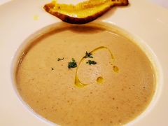 野生牛肝菌蘑菇汤佐黑松露油-马克西姆餐厅(崇文门店)