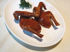 玻璃脆皮妙龄乳鸭-利苑酒家(华熙国际店)