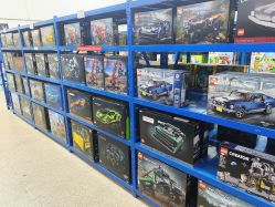 -逝水玩具折扣店