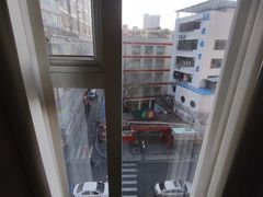 -卡罗酒店(东门晒布地铁站店)